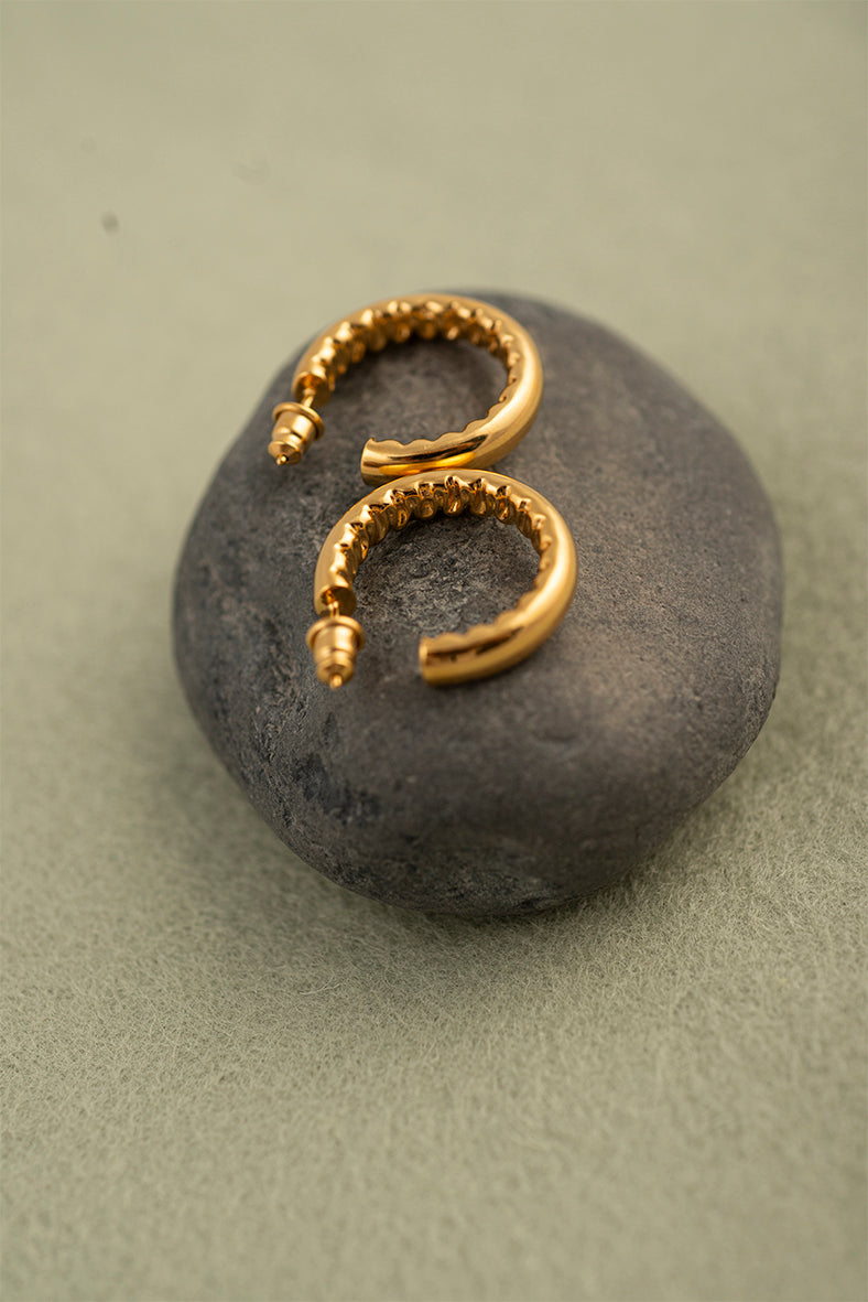 Statement Ear Hoop Gold