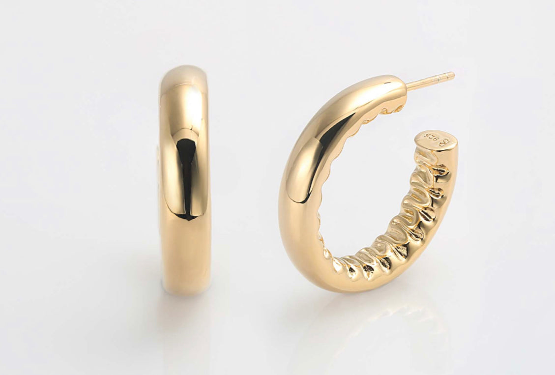 Statement Ear Hoop Gold